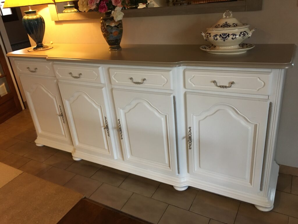 Laque bi-couleur sur buffet bas