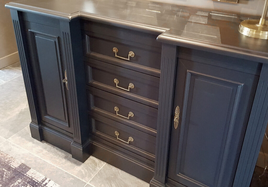 Laque noire mate sur commode - VOLPON