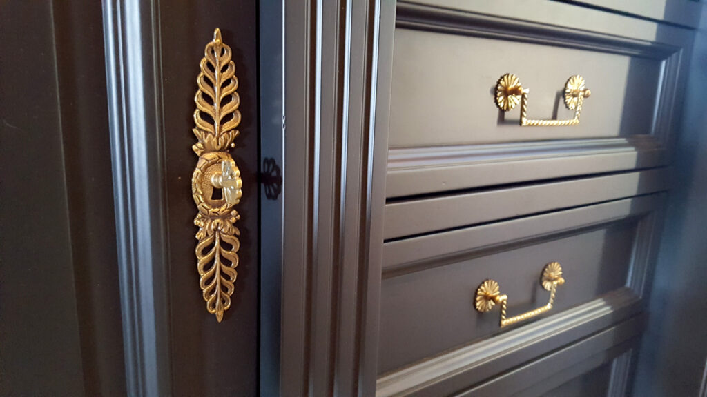 Laque noire mate sur commode - VOLPON